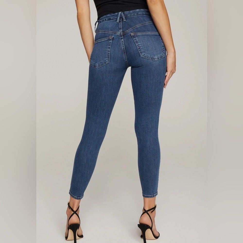 Good American Extreme V Good Legs Crop